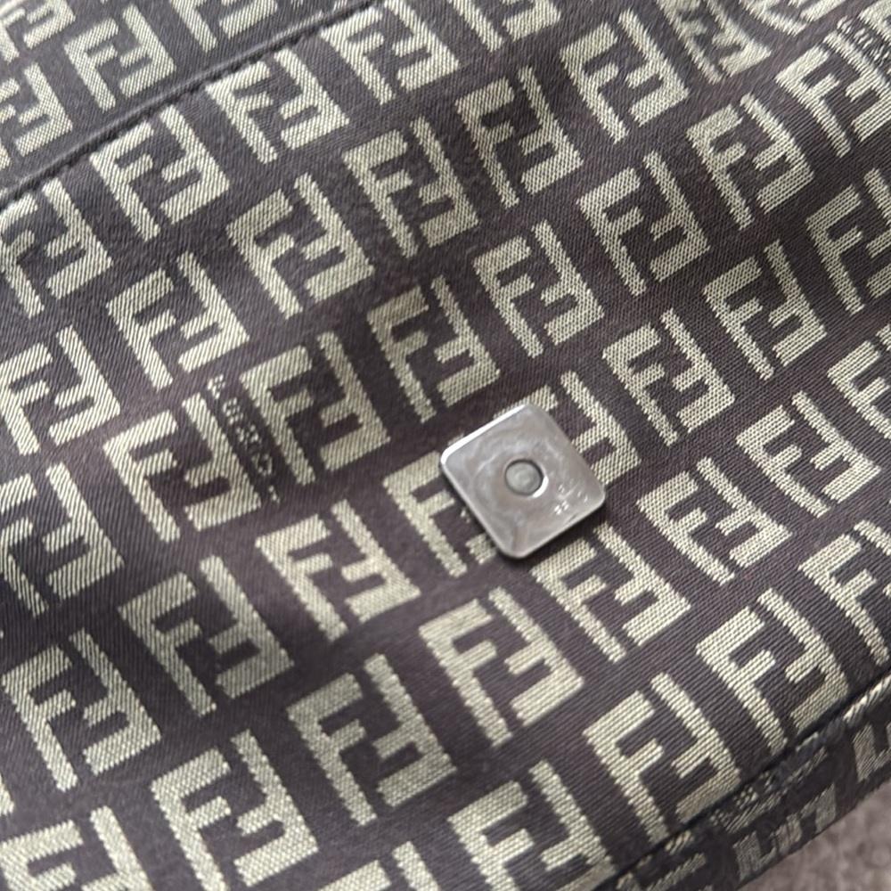 FENDI Vintage Brown Zucca Canvas Baguette shoulder bag - Picture 9 of 12
